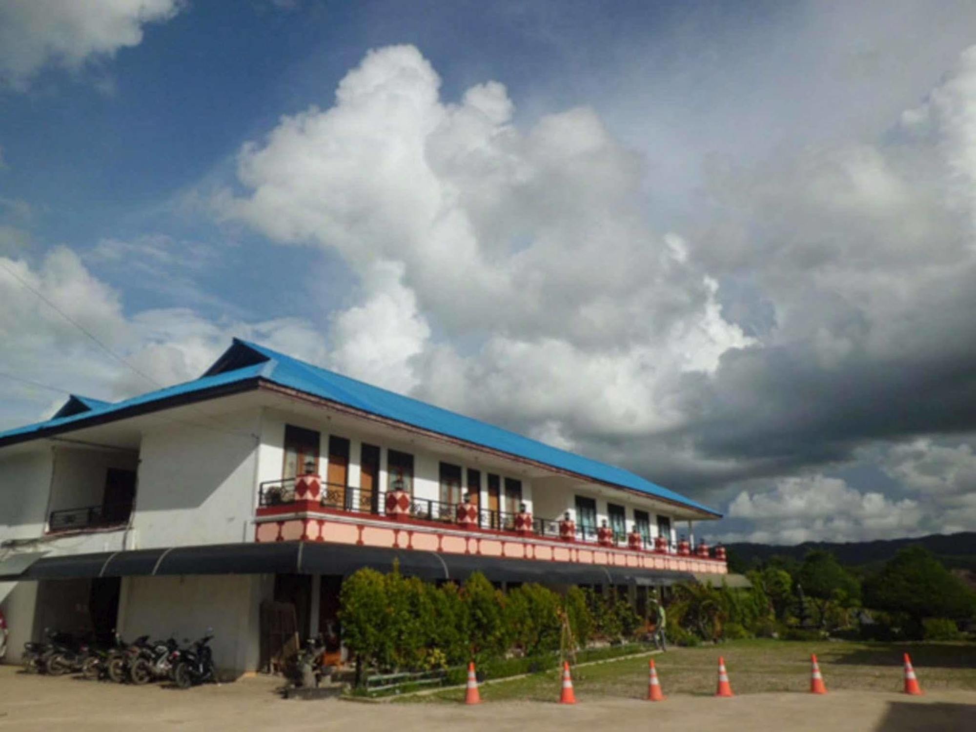 Waingapu Hotel Sinar Tambolaka מראה חיצוני תמונה